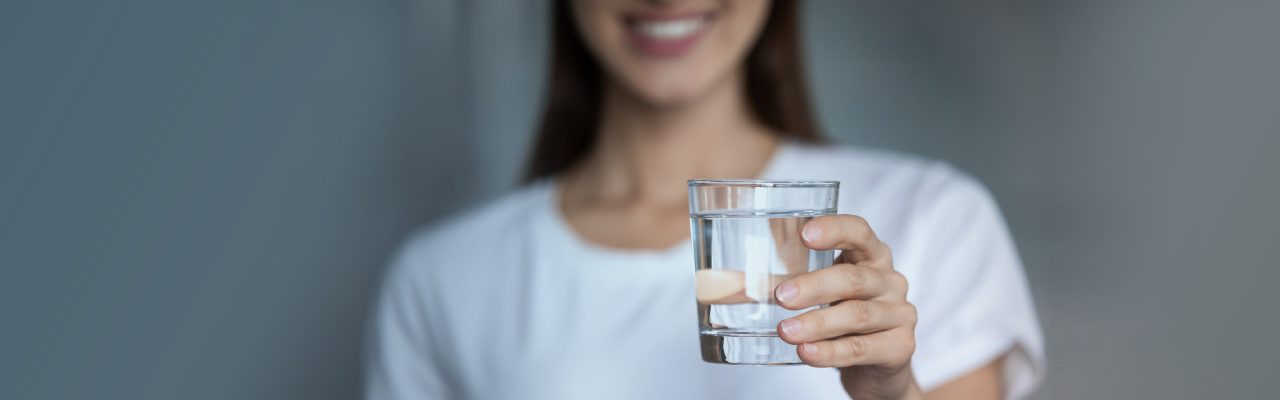 5 ADVANTAGES OF DRINKING WATER IN THE MORNING